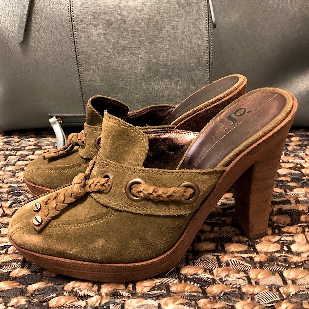 7 1/2 Suede NikeAir G Serise 4 1/2” Heels Platform Mules